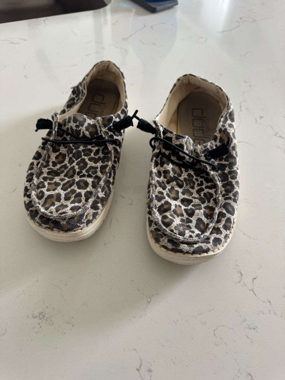 WOMENS CHEETAH HEY DUDE SHOES SIZE 6 - Picture 2 of 6